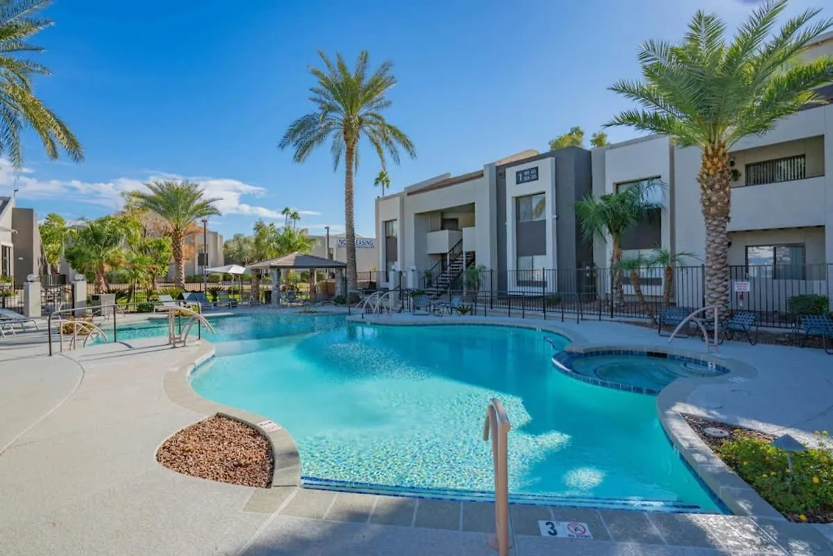 Spacious 2Bd - Parking, Gym, Pool - Sleep 8 - 5Min Casino Scottsdale Apartament