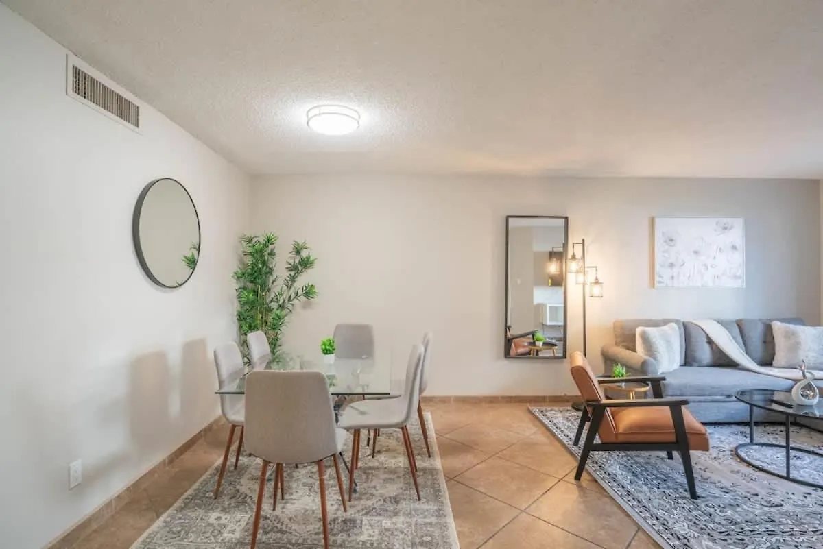 Spacious 2Bd - Parking, Gym, Pool - Sleep 8 - 5Min Casino Scottsdale 0*,  Stany Zjednoczone Ameryki